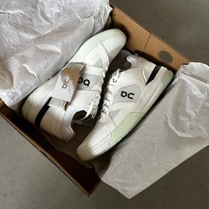 NEW IN BOX - ON Running The Roger Clubhouse Shoes men’s size 10.5